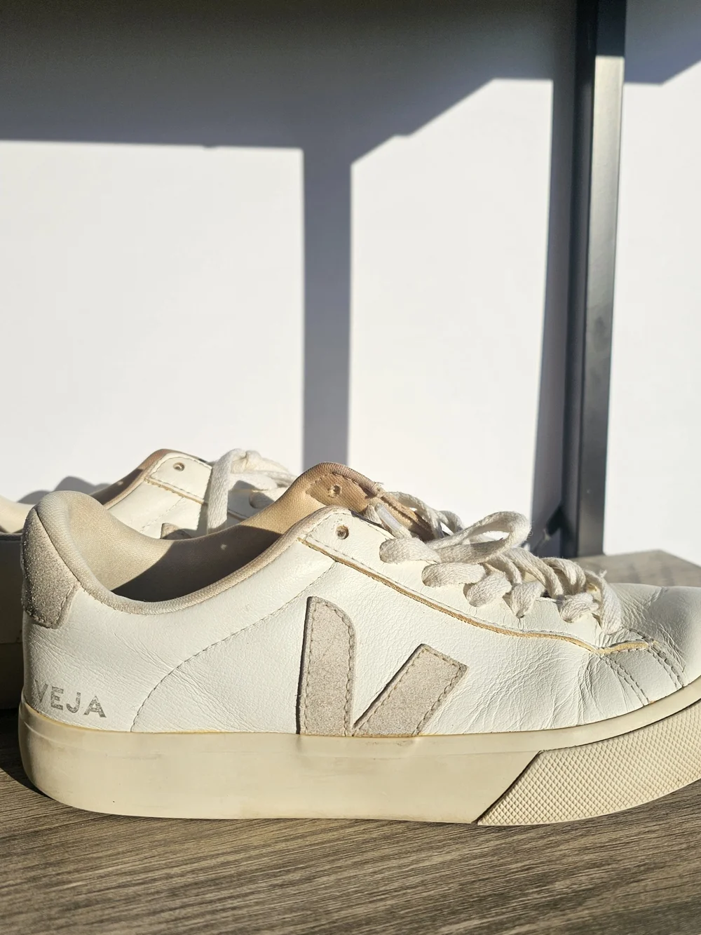 Veja Campo T2 White/Almond Leather Sneakers w/ Beige Suede V Logo Women's Size 9